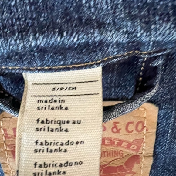 LEVIS DENIM JEAN JACKET MEDUIM TO LIGHT WASH SIZE SMALL - Picture 6 of 12